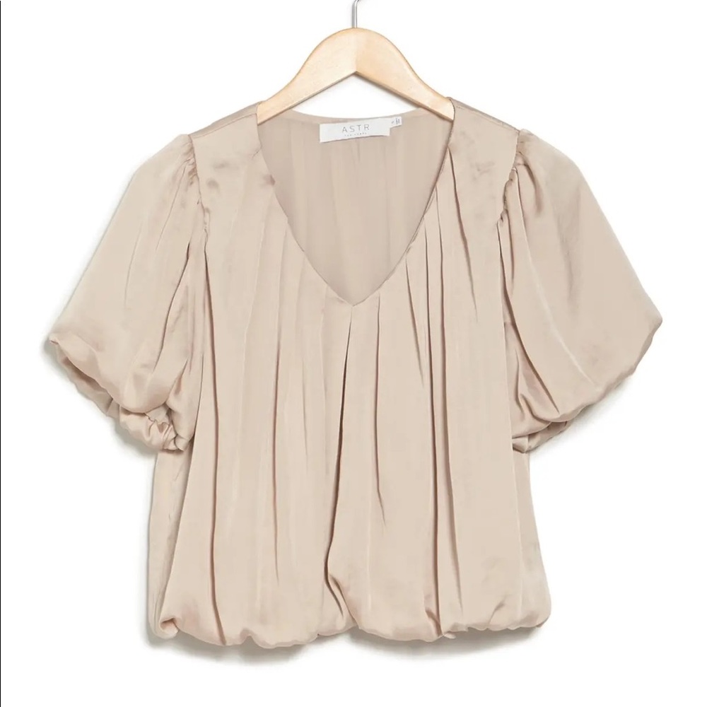 ASTR The Label Bubble Hem Top M NEVER WORN!!